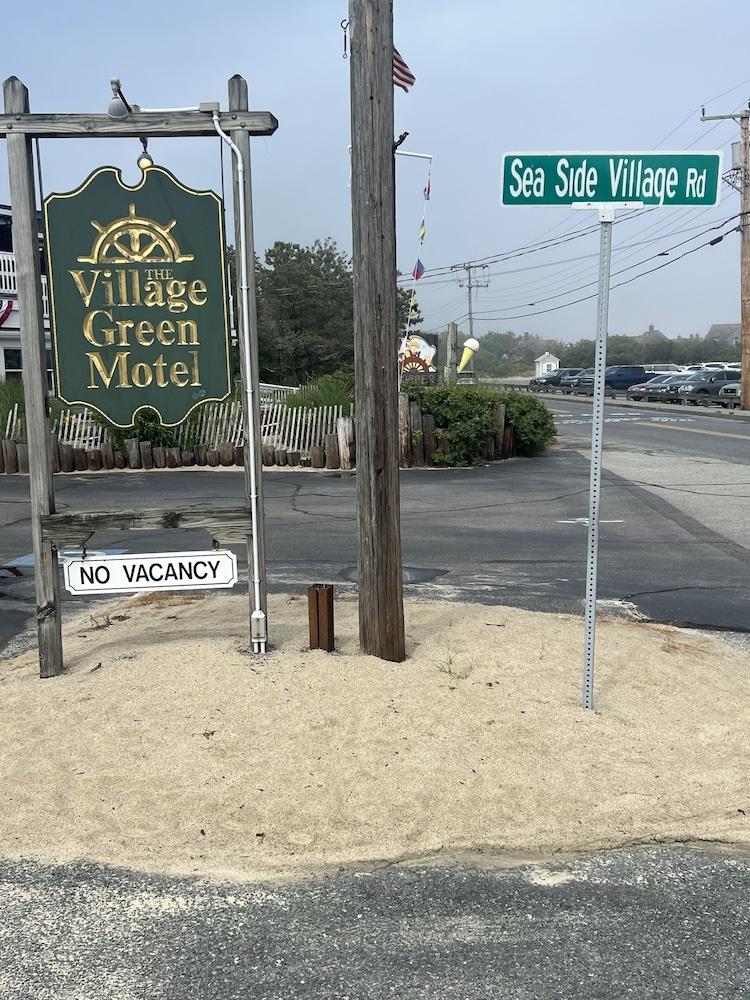 Village Green Motel photo 14