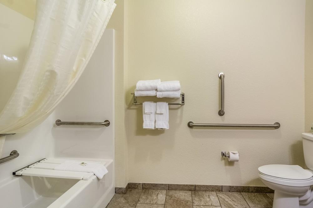 Cobblestone Inn & Suites - Altamont photo 49