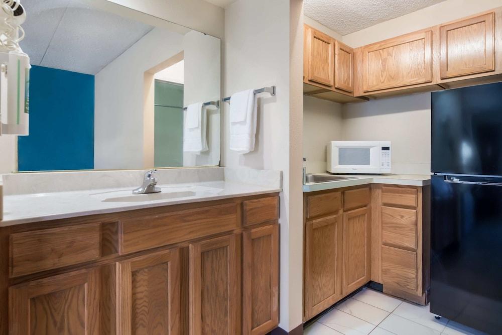 1 Life Studio and Suites photo 20