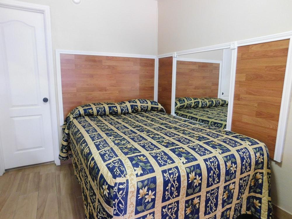 Hillcrest Motel photo 3