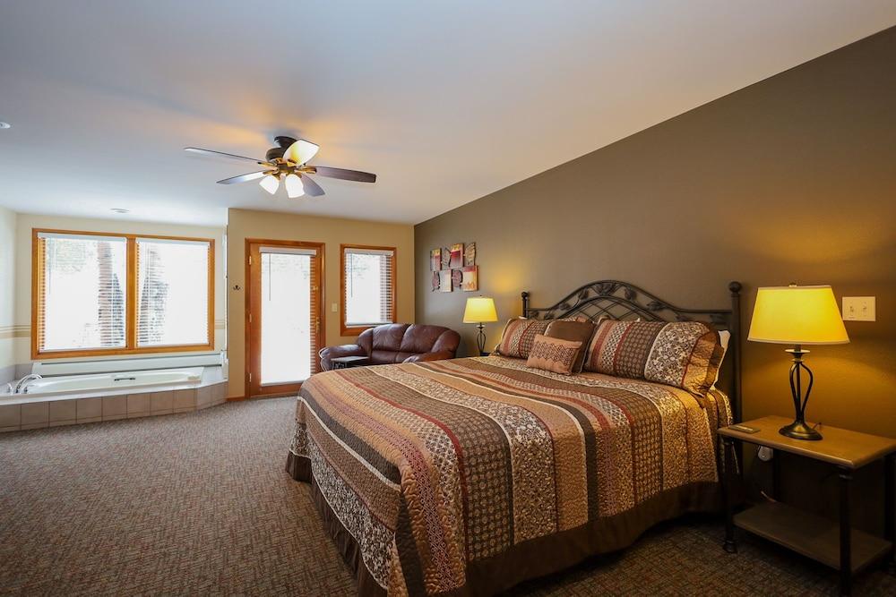 Aspen Winds on Fall River photo 9