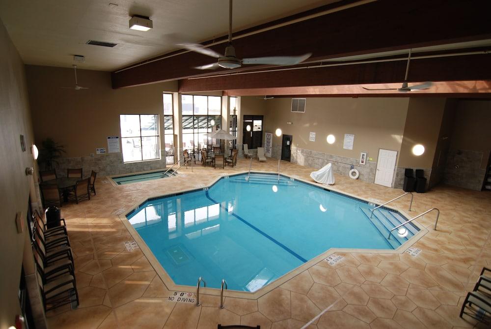 Express Suites Riverport Inn & Suites photo 3