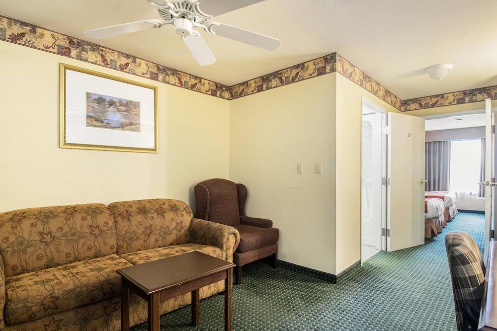 Country Inn & Suites by Radisson, Elkhart North photo 16