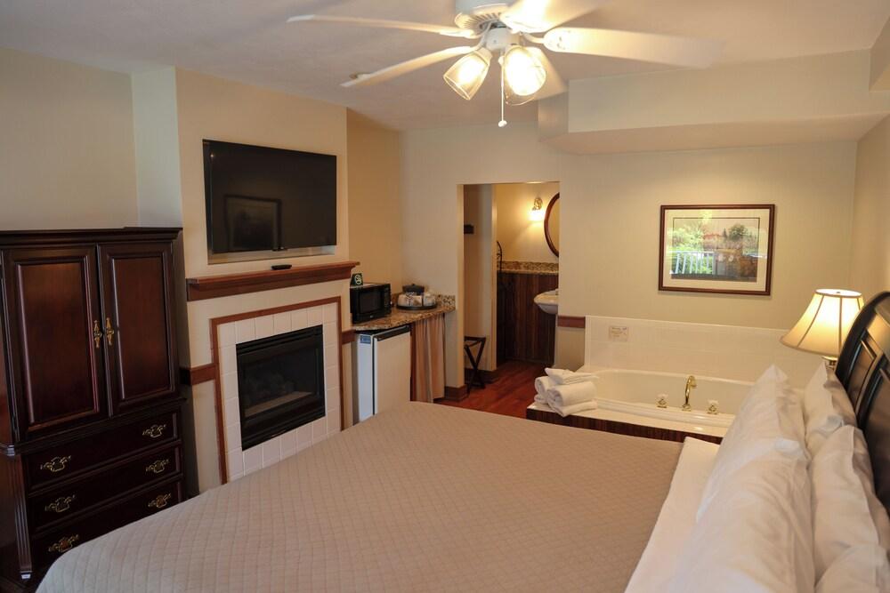 The Liberty Lodge at Sister Bay photo 41