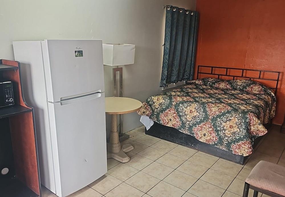 Gulfway Motel By OYO Near Airport I 37 photo 3