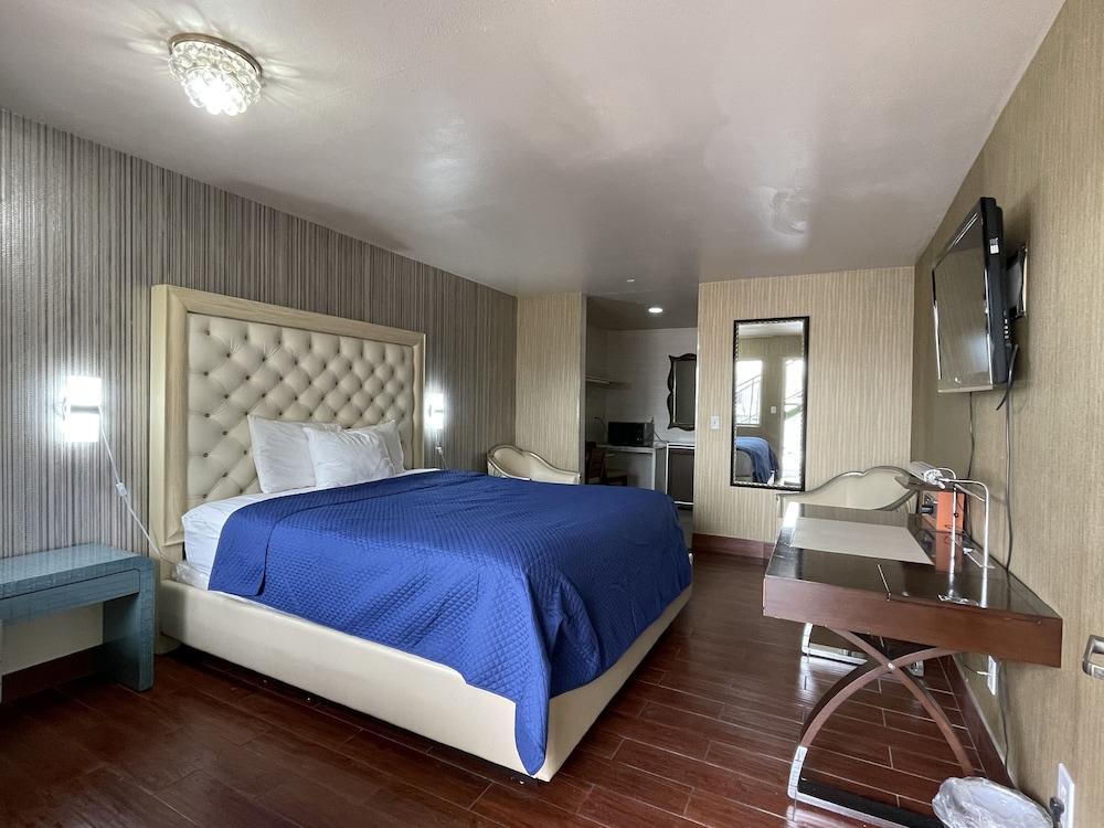 Crown Motel photo 15