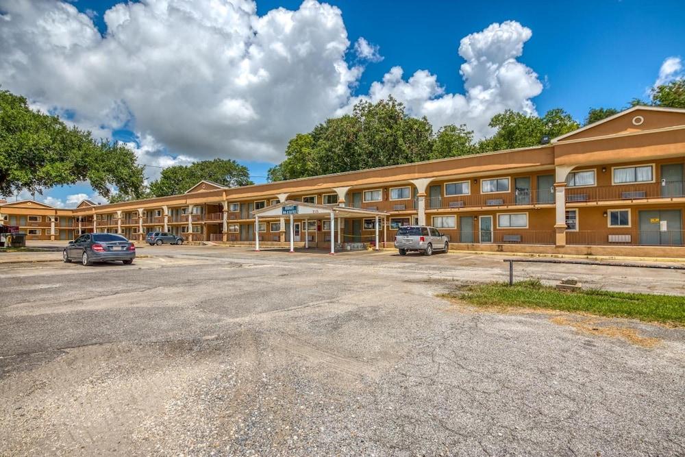Budget Inn and Suites photo 13
