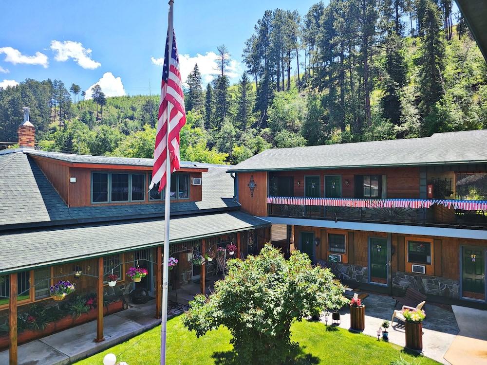 Cedar Wood Inn photo 13