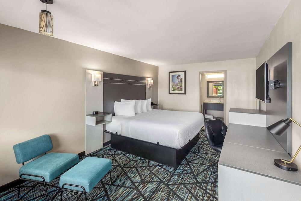 Baymont by Wyndham Dothan photo 10