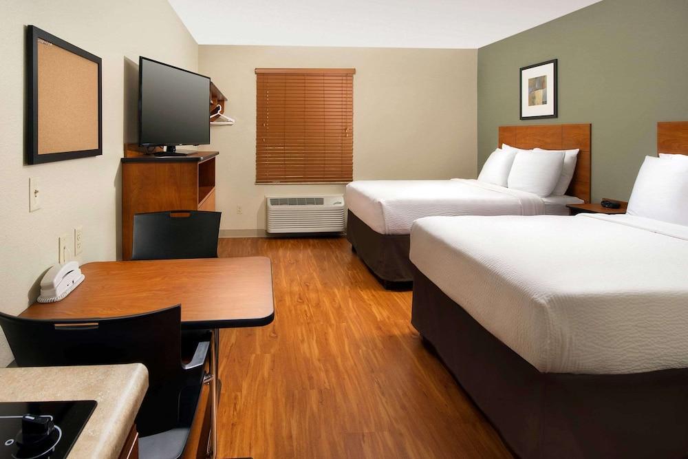 WoodSpring Suites Chicago Romeoville photo 9