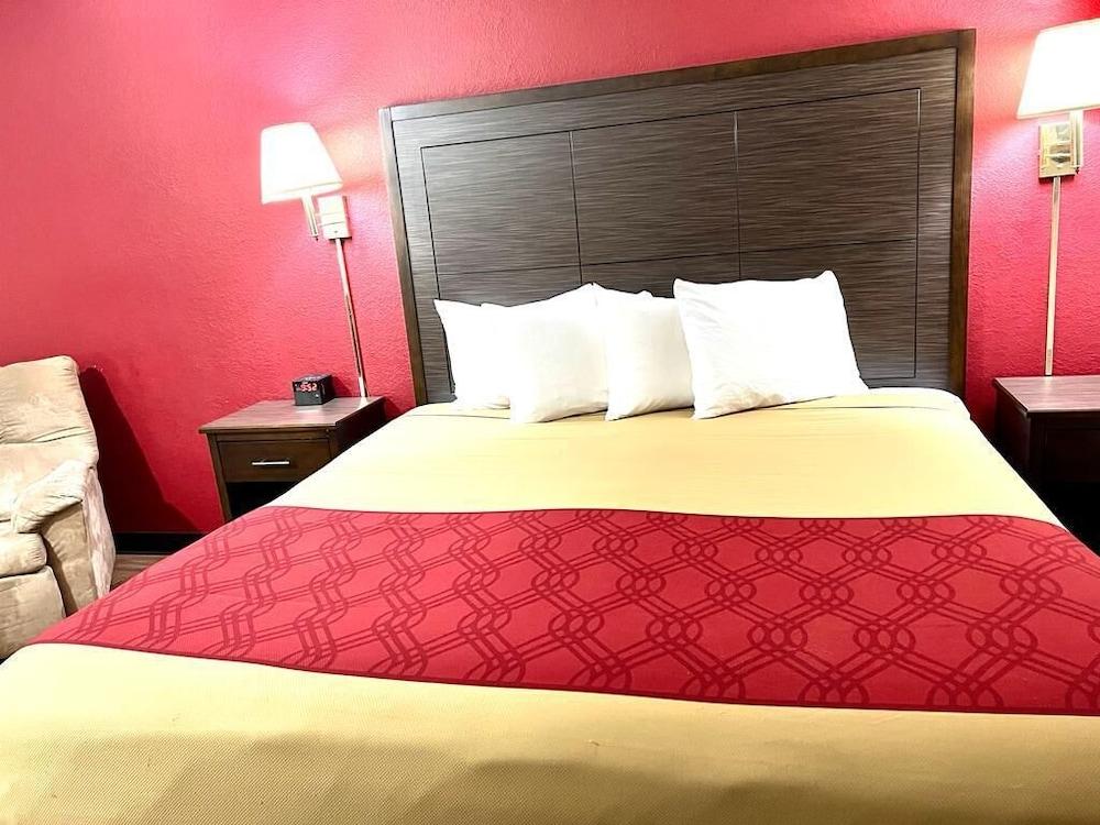 Econo Lodge Oacoma - Chamberlain West photo 16