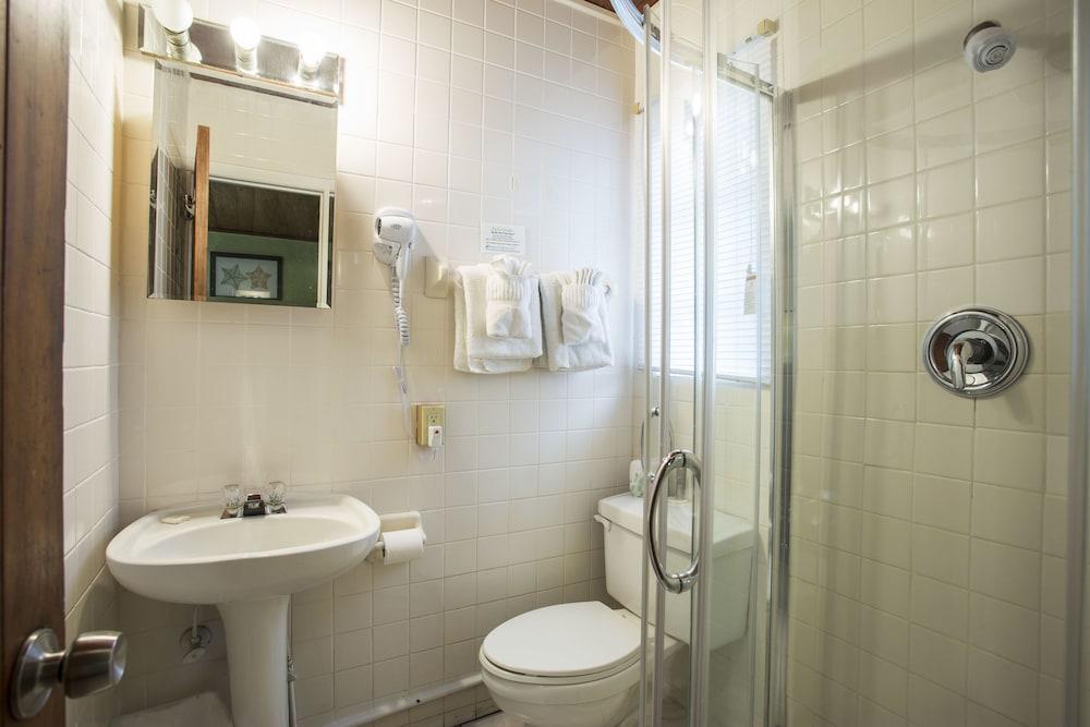 Island Breeze Inn photo 13