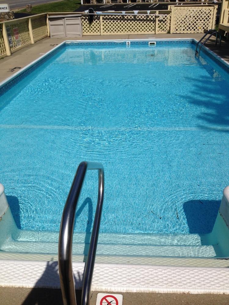 Travelowe's Motel photo 30