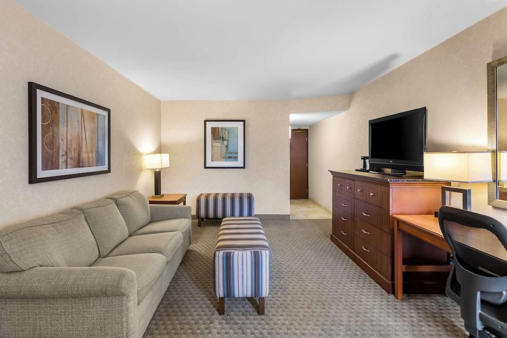 Sonesta Essential Houston Hobby Airport photo 14