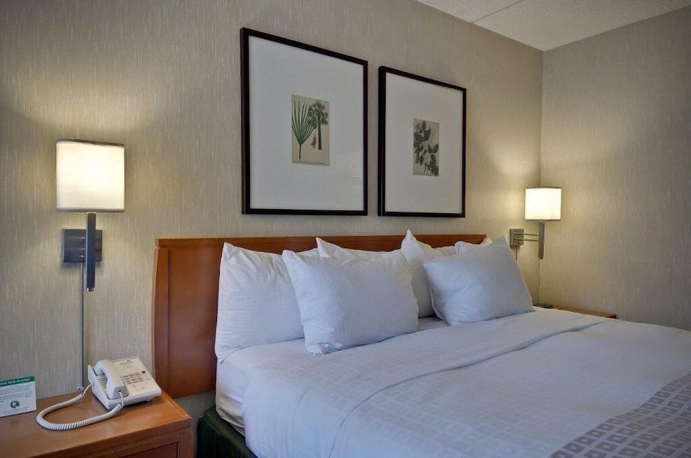 Vagabond Inn Executive Old Town photo 6
