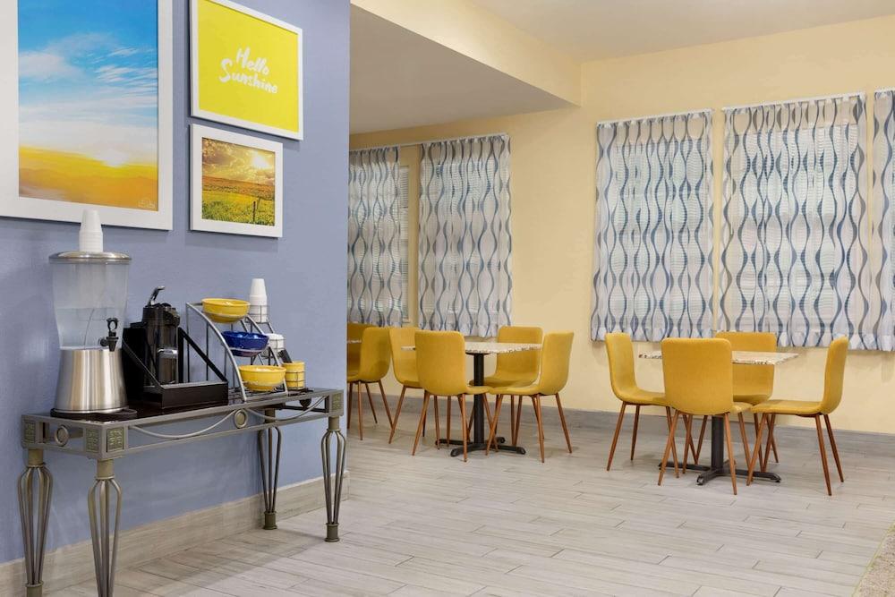 Days Inn & Suites by Wyndham Euless DFW Airport South photo 26