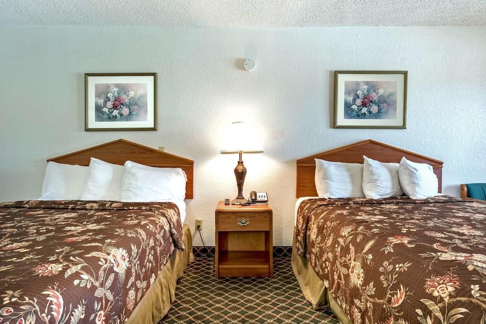 Americas Best Value Inn Paris photo 9