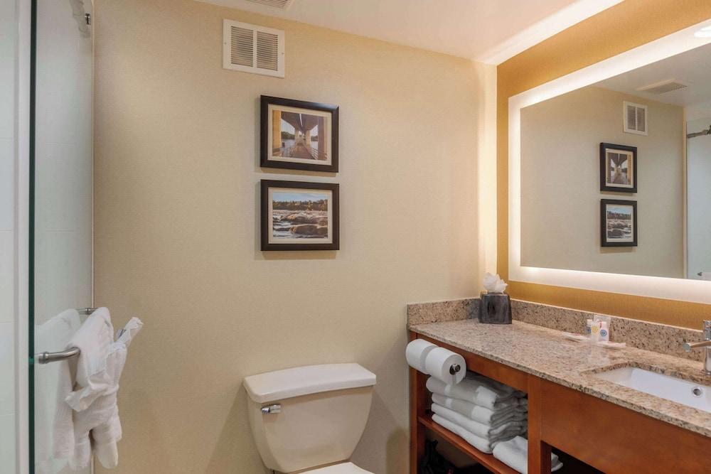 Comfort Suites South Park photo 19