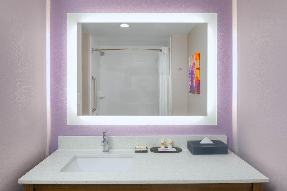 La Quinta Inn & Suites by Wyndham Perry photo 8