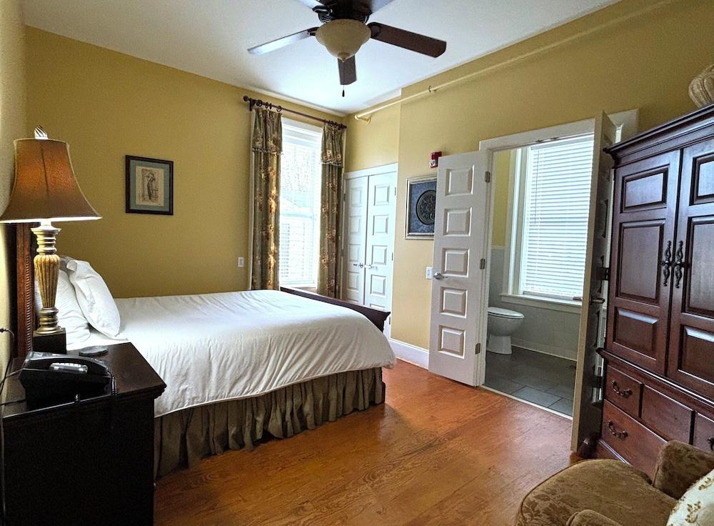 Grand Lux Inn photo 11