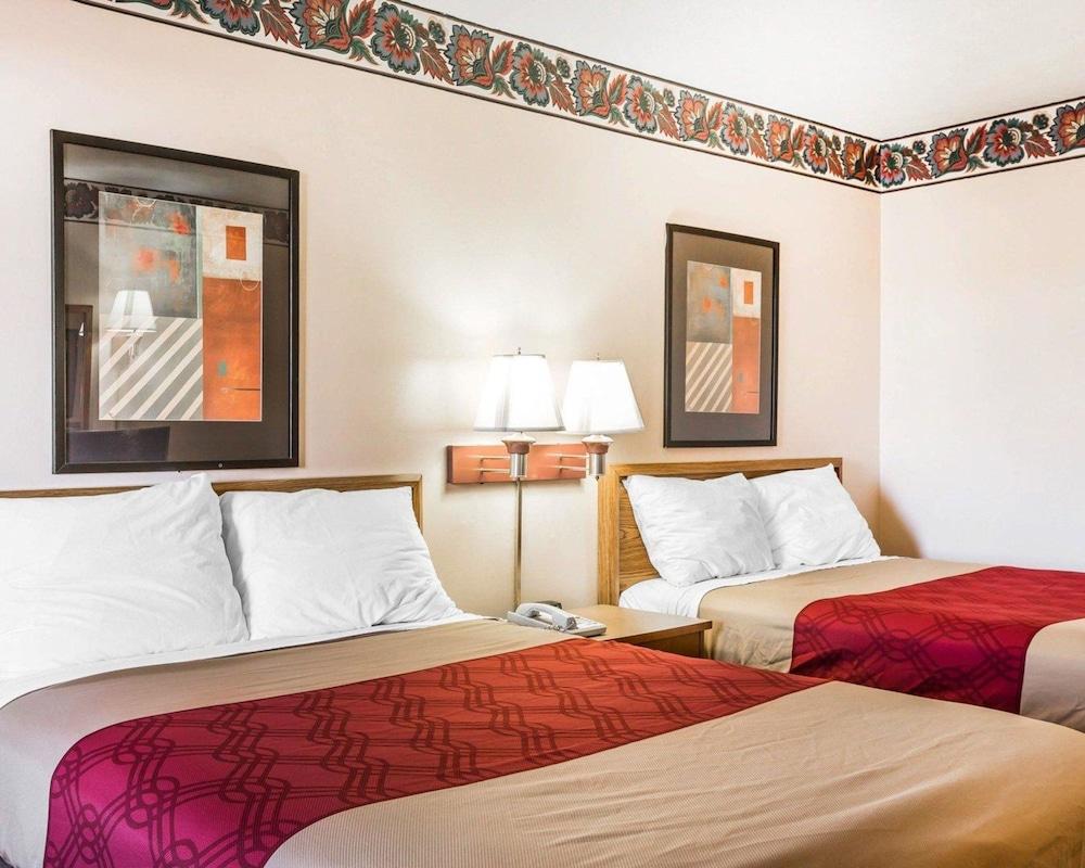 Econo Lodge McDonough South photo 8