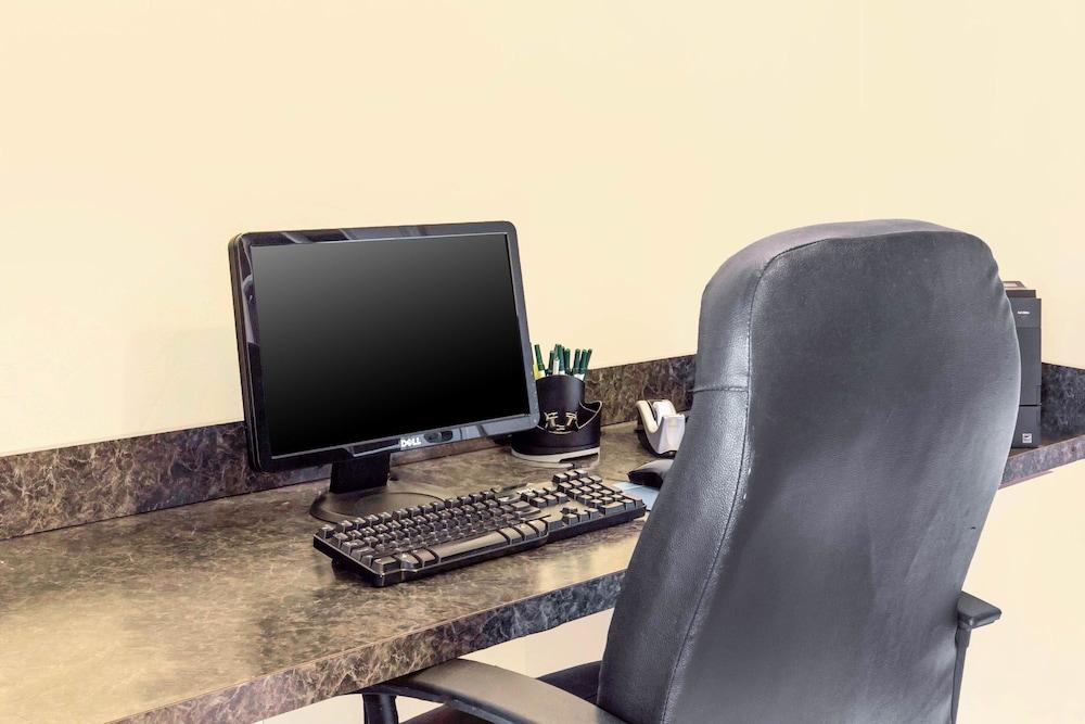 Quality Inn & Suites Abilene North photo 26