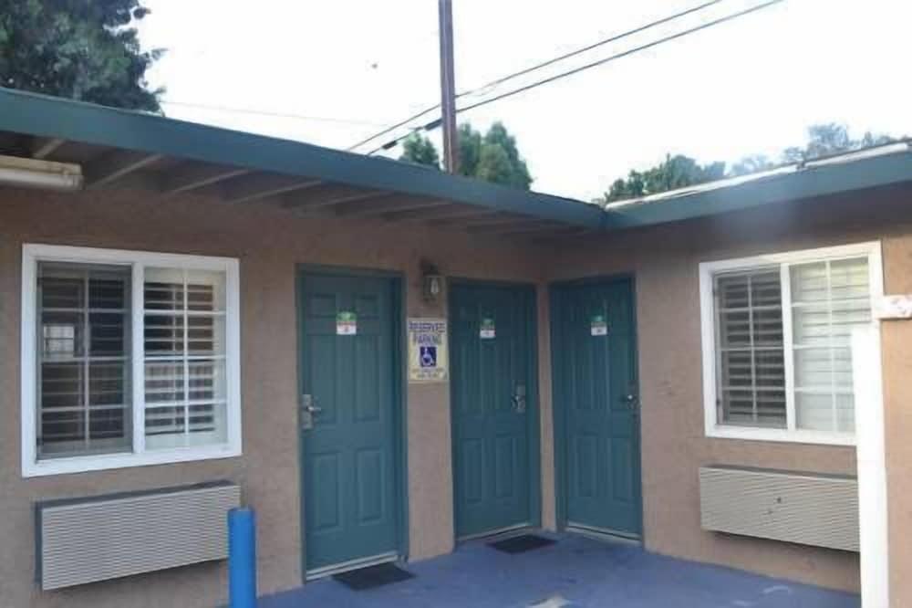 Searle Motel photo 16