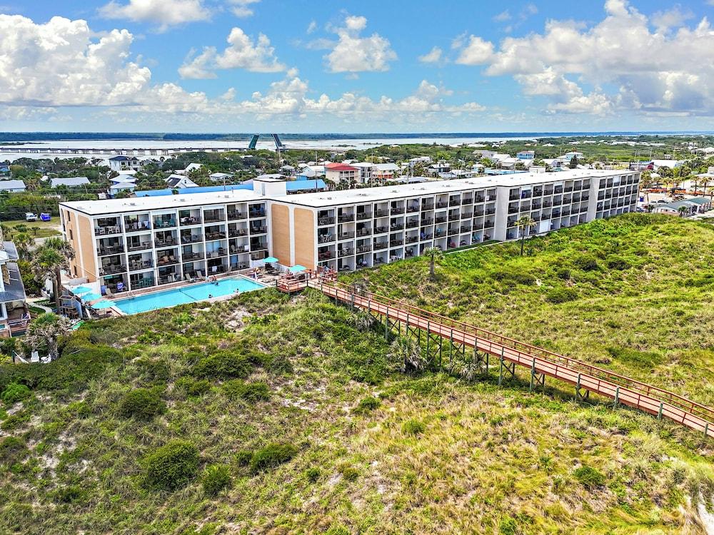 Beacher's Lodge Oceanfront Suites photo 2