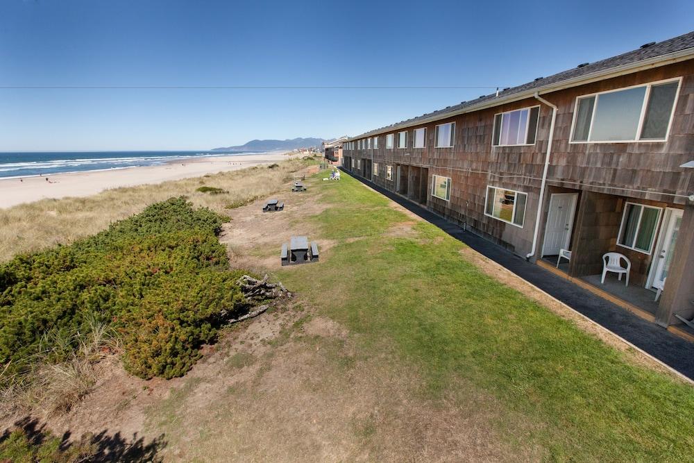 Silver Sands Motel photo 36