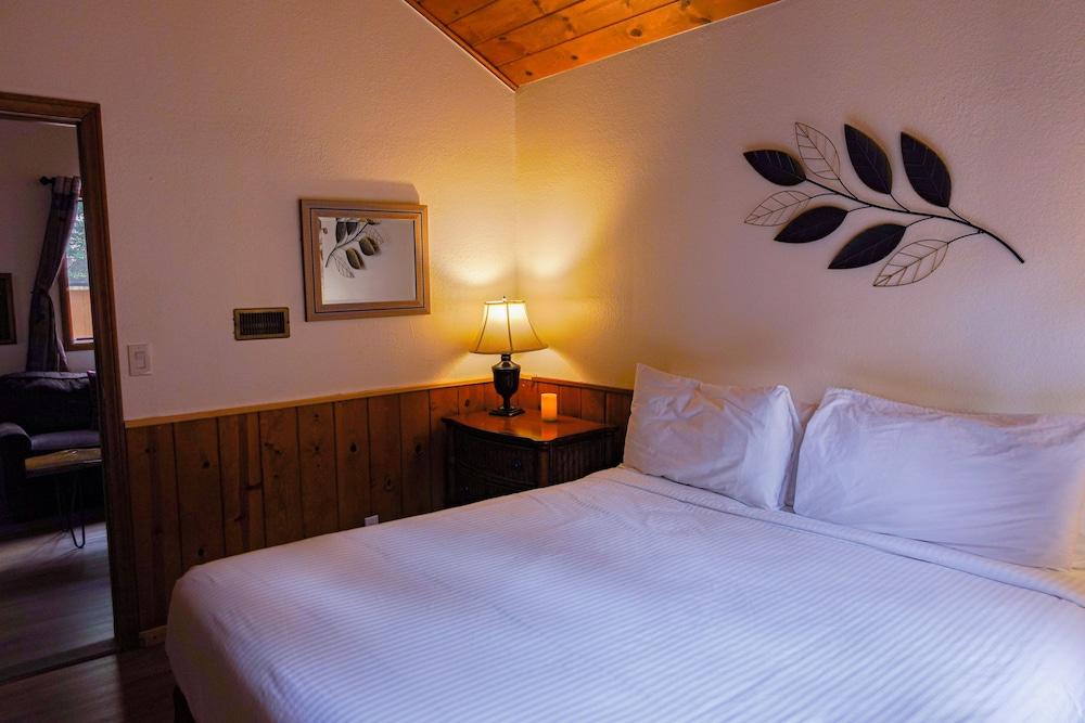 Sleepy Hollow Cabins and Hotel photo 80