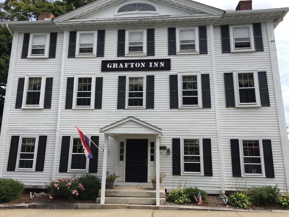 Hunters Grille and Tap at The Grafton Inn photo 11