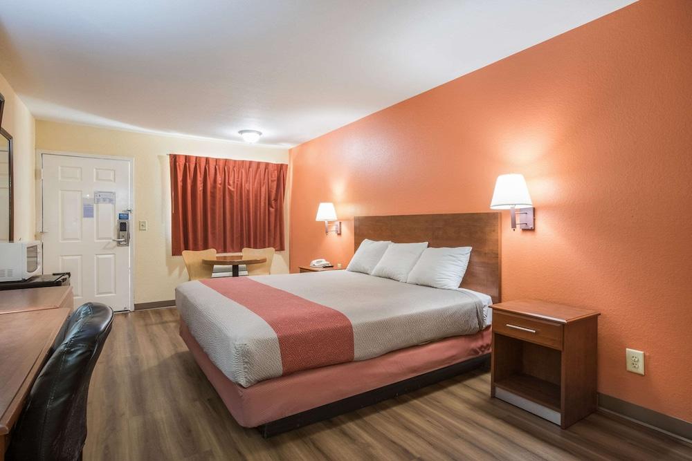 Rodeway Inn & Suites photo 19