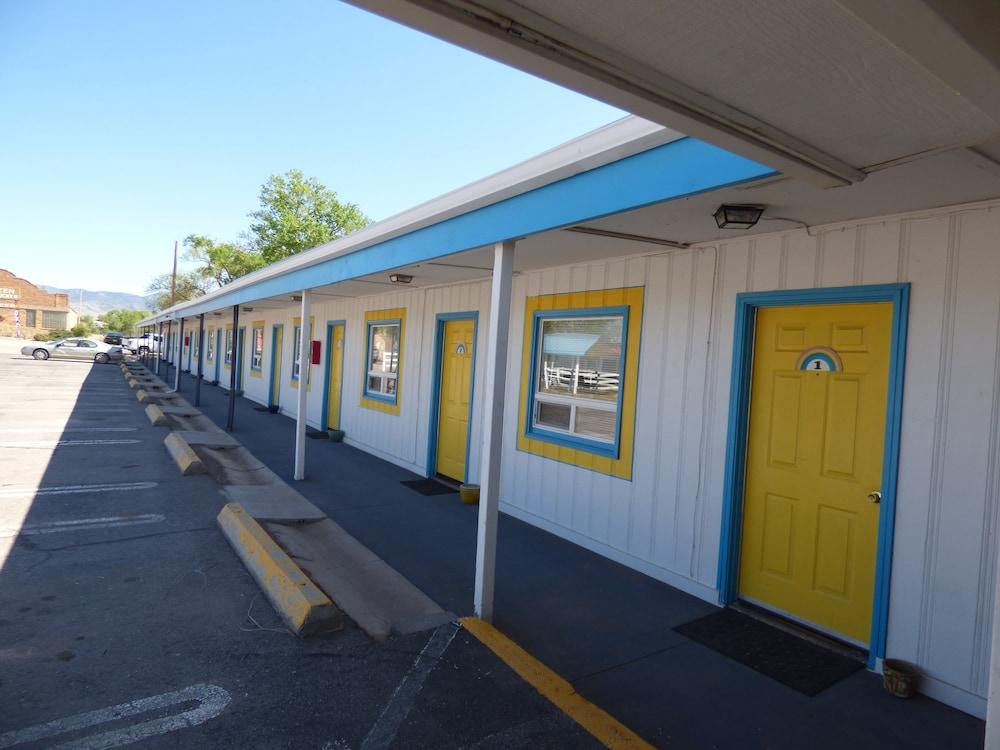 Rainbow Inn & Cottages photo 21