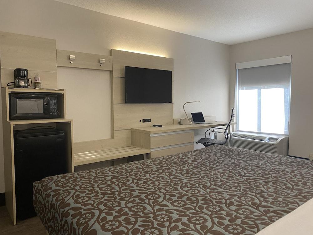 Days Inn & Suites by Wyndham Peachtree Corners/Norcross photo 8