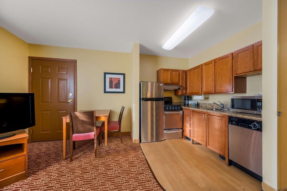 Sonesta Simply Suites Detroit Novi photo 27