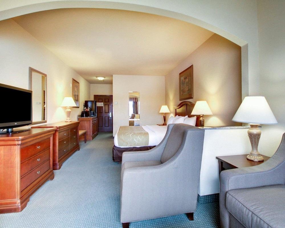 Clarion Suites Vidalia Riverfront photo 8