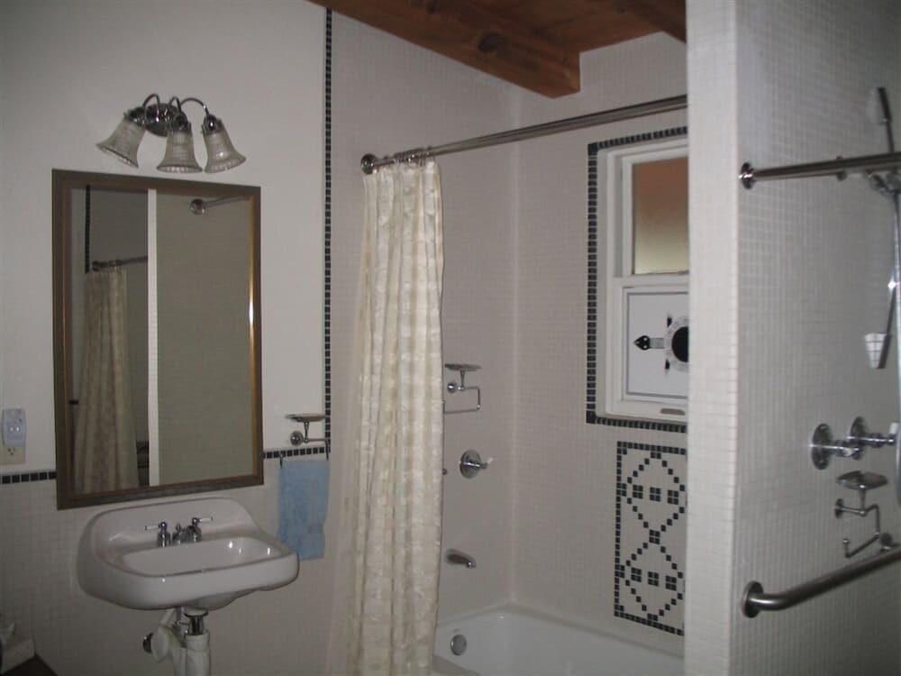 Bear Mountain Lodge photo 28