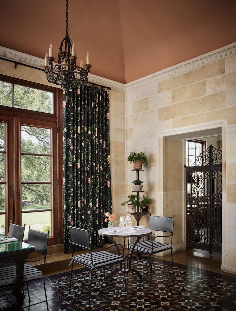Commodore Perry Estate, Auberge Collection photo 45