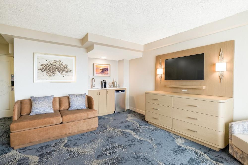 Port-O-Call Hotel photo 39