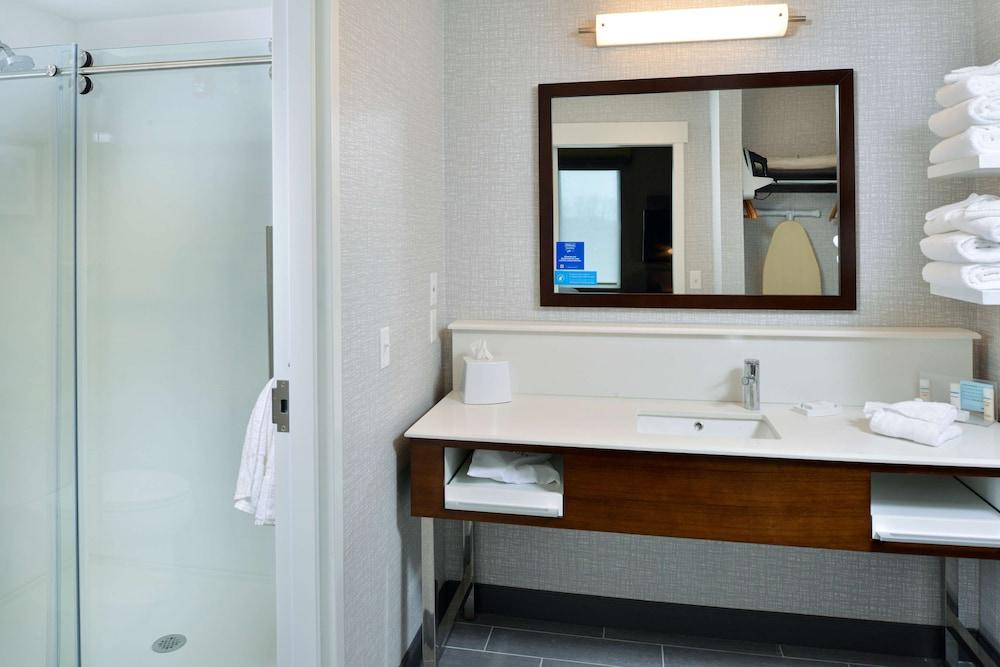 Hampton Inn & Suites Adrian photo 33