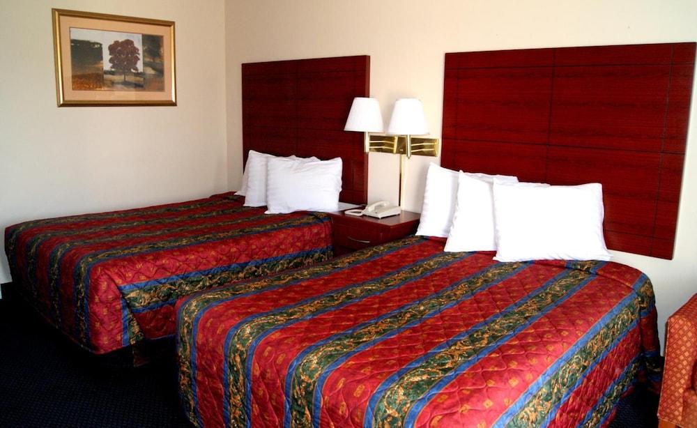 Red Carpet Inn photo 22