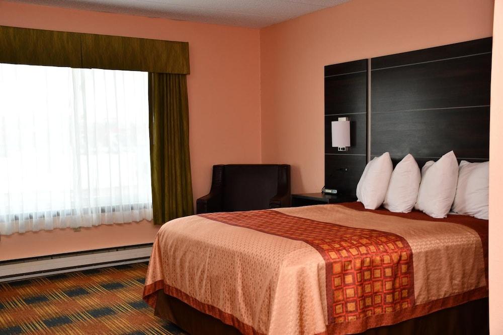 Regency Inn & Suites photo 8