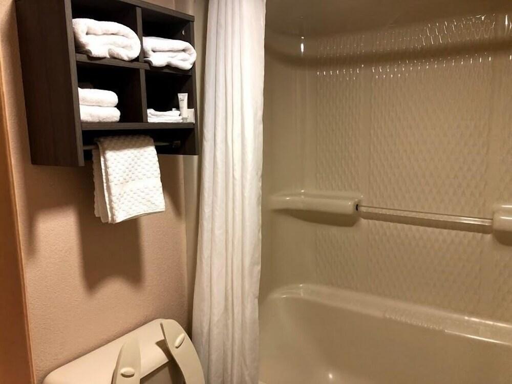 Legacy Inn Sumner photo 27