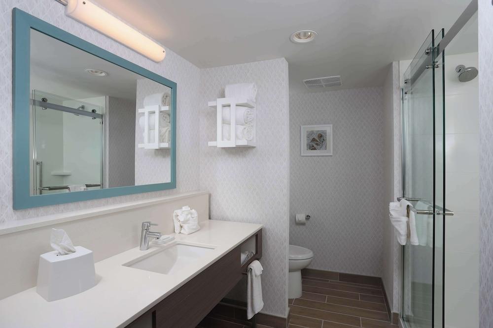 Hampton Inn & Suites Manistee Waterfront photo 21