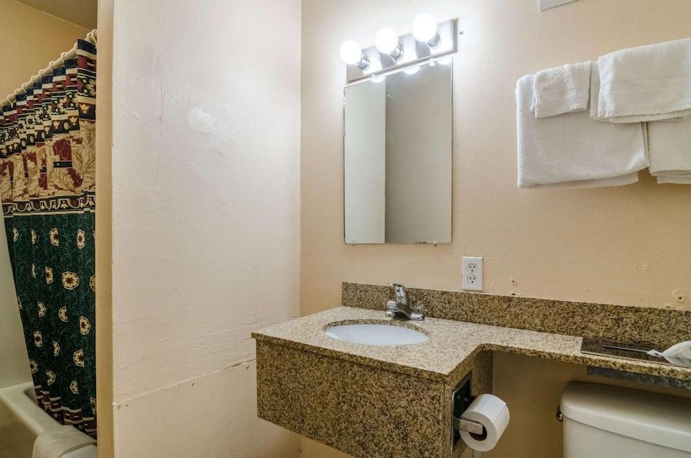 Executive Inn photo 17