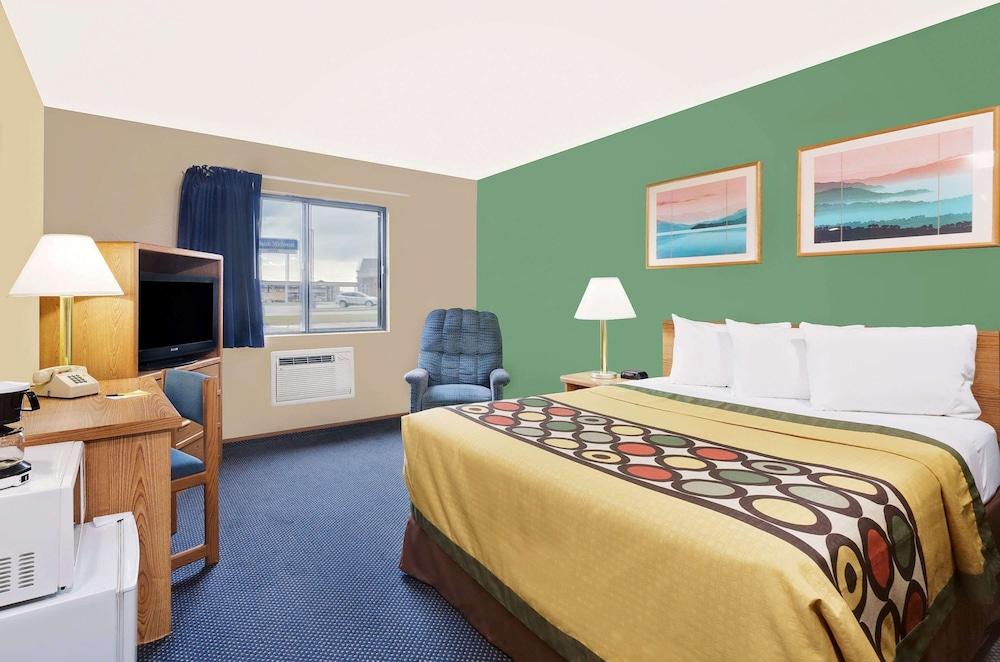Super 8 by Wyndham Marshall photo 3