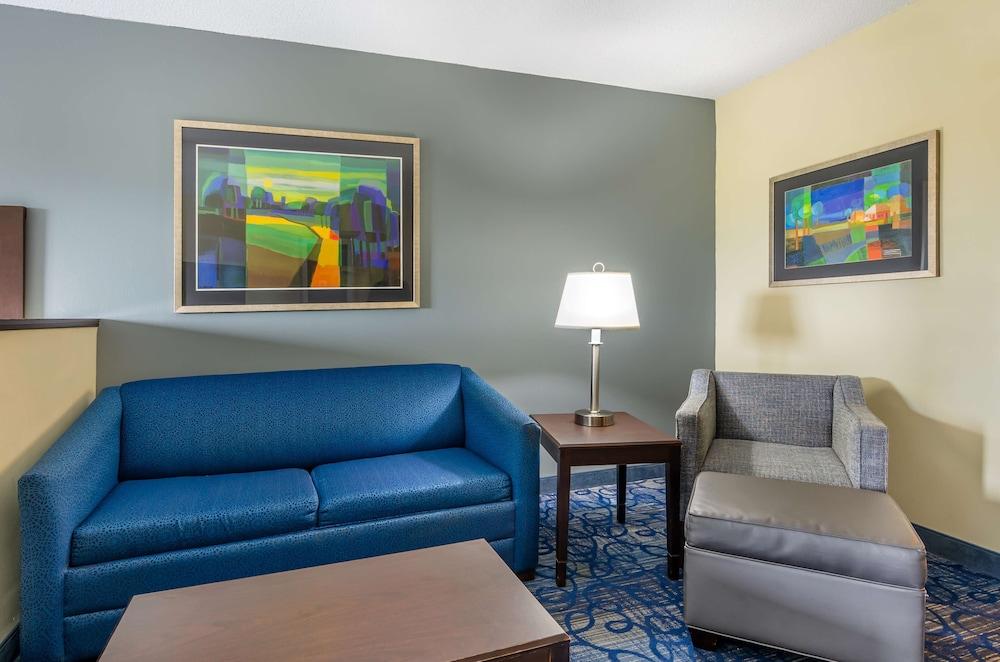 Best Western Plus Waynesboro Inn & Suites Conference Center photo 3