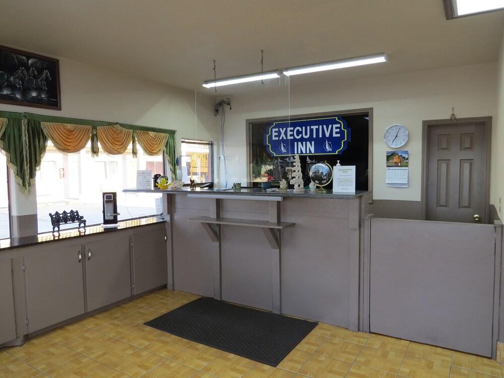 Executive Inn and Suites photo 6