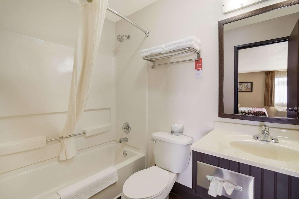 Econo Lodge Grand Forks near University photo 34