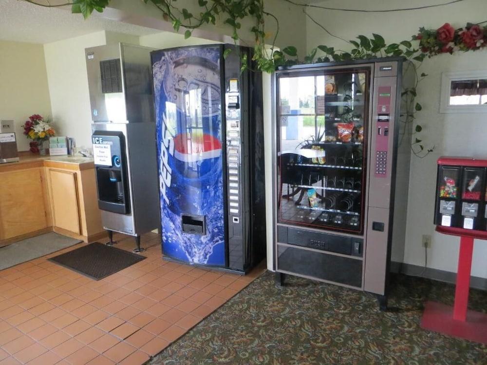 Travelers Inn photo 35